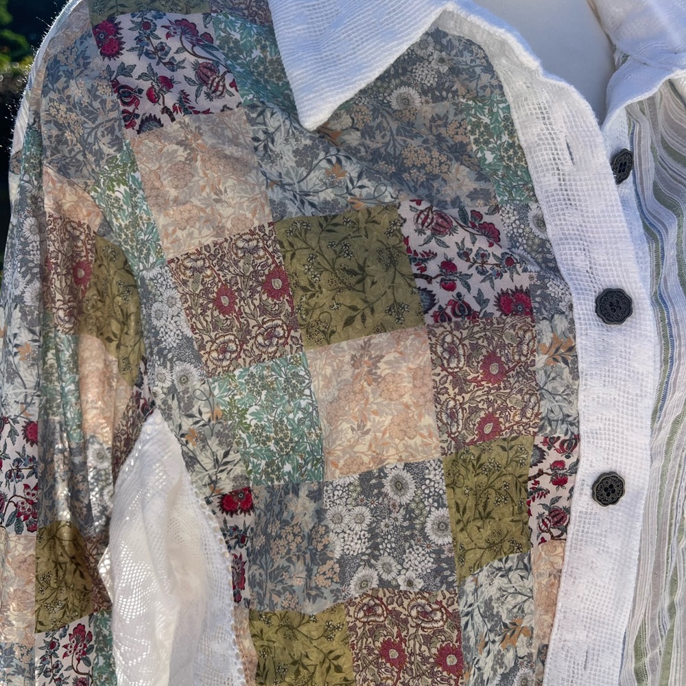 POL oversized Patchwork SIZE SMALL button down. - Picture 3 of 12